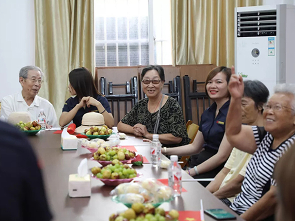 中庭裝飾集團(tuán)丨&ldquo;情暖中秋，將愛傳承&rdquo;&mdash;&mdash;走進(jìn)金浦社區(qū)慰問高齡老人